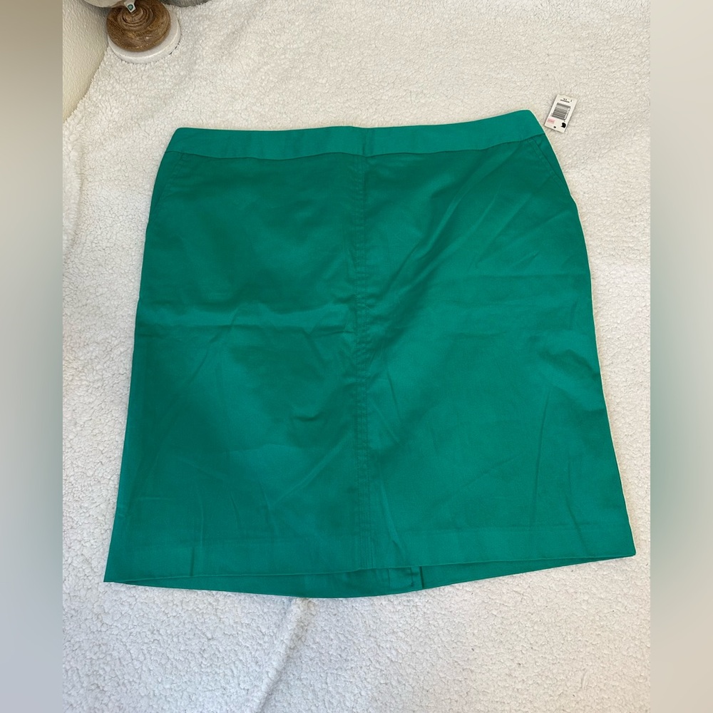 Attention emerald green skirt